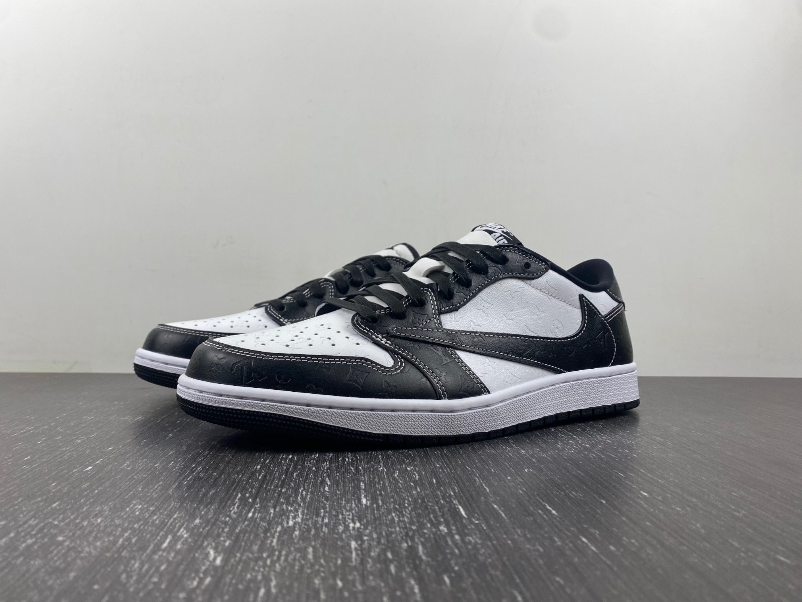 Air Jordan 1 Retro Low LV Panda DL2211-001