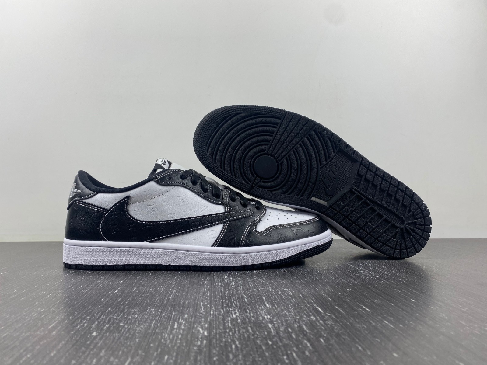 Air Jordan 1 Retro Low LV Panda DL2211-001
