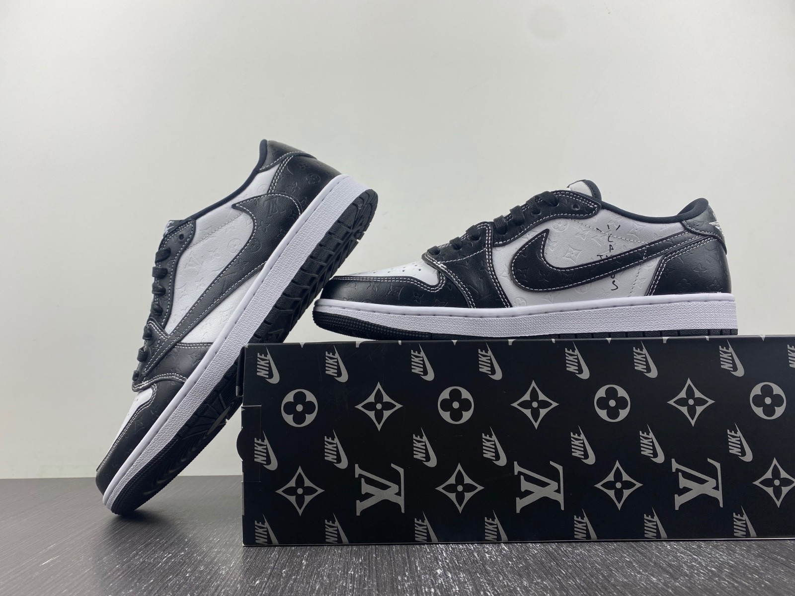 Air Jordan 1 Retro Low LV Panda DL2211-001