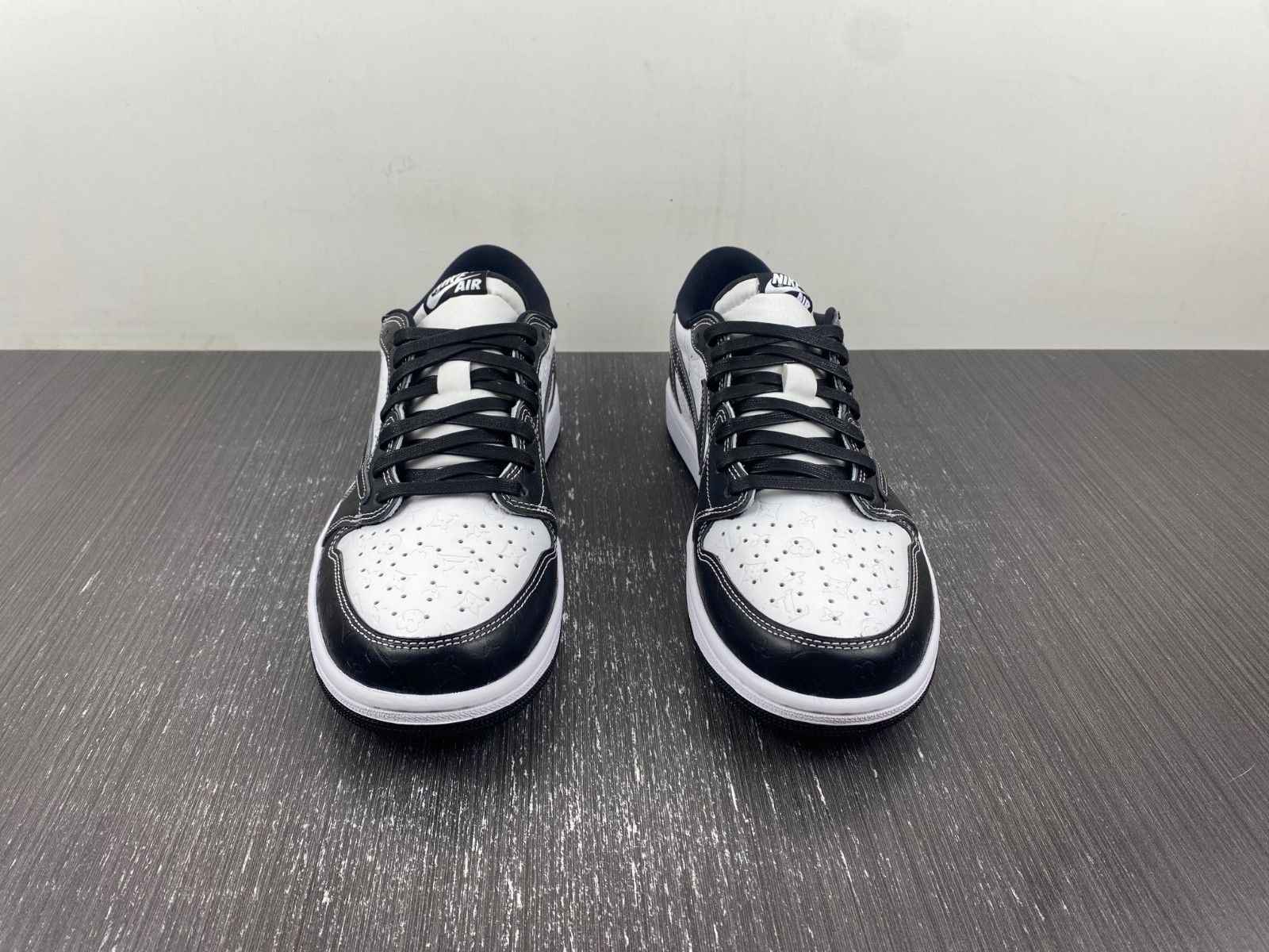 Air Jordan 1 Retro Low LV Panda DL2211-001