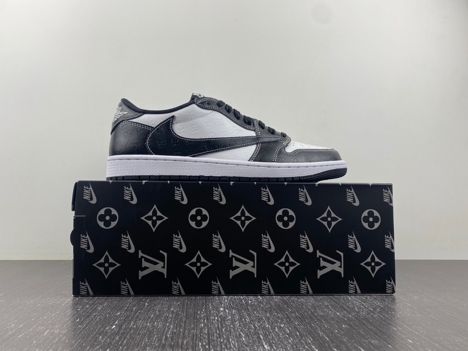 Air Jordan 1 Retro Low LV Panda DL2211-001