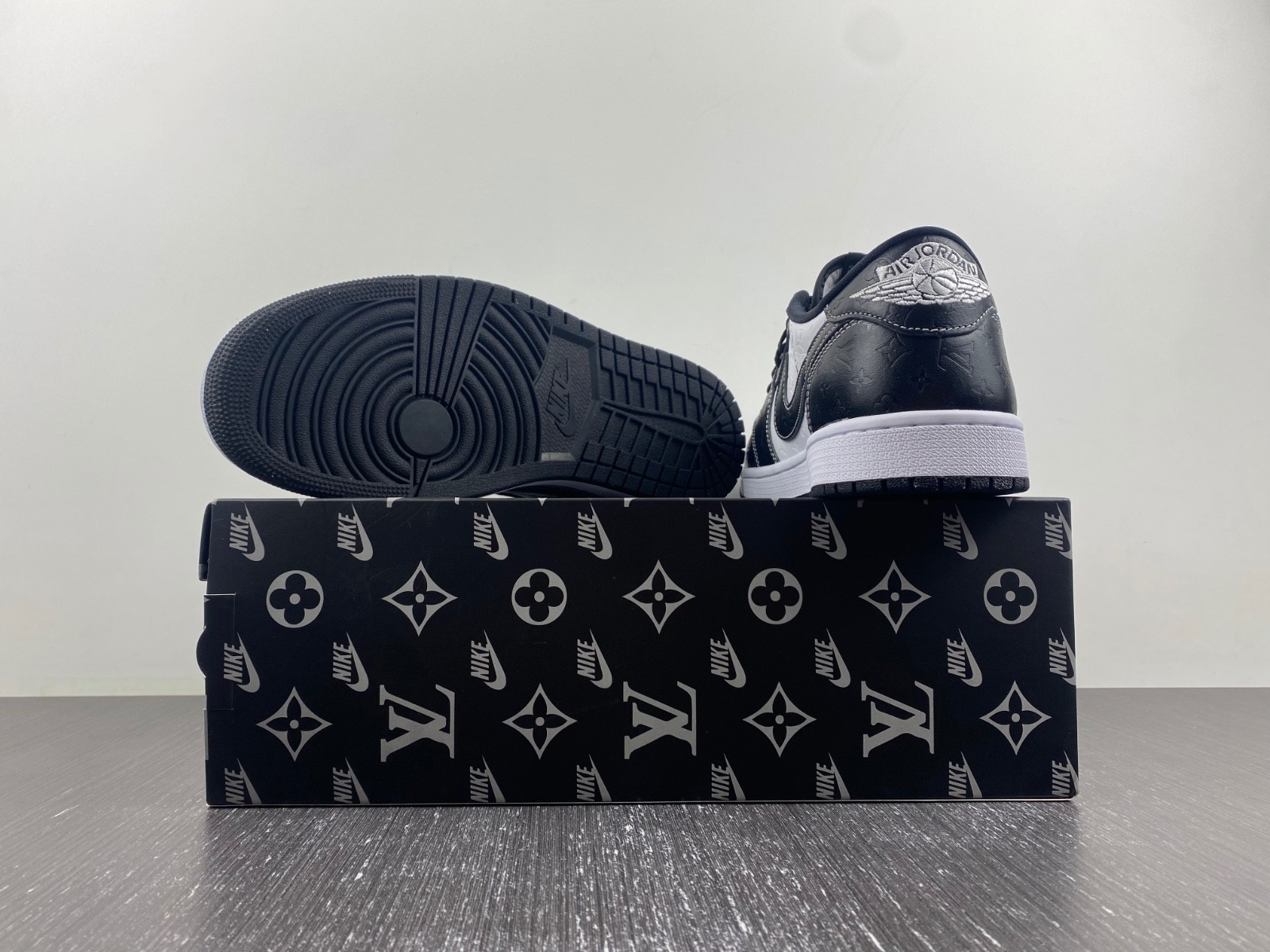 Air Jordan 1 Retro Low LV Panda DL2211-001