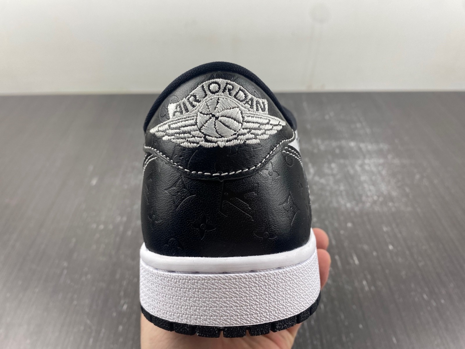 Air Jordan 1 Retro Low LV Panda DL2211-001