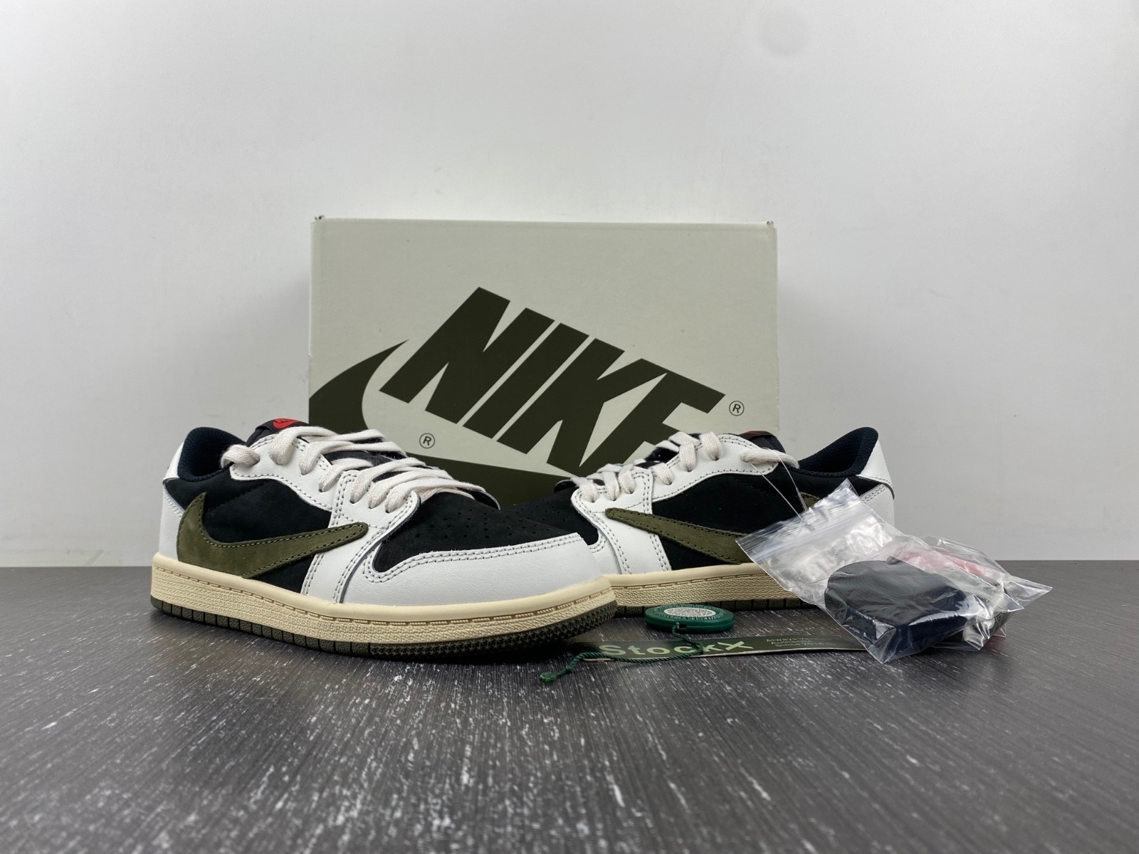 Kids Travis Scott x Air Jordan 1 OG Low DZ5909-106