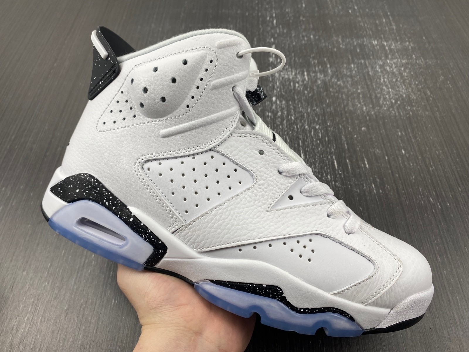 Air Jordan 6 "Reverse Oreo" CT8529-112