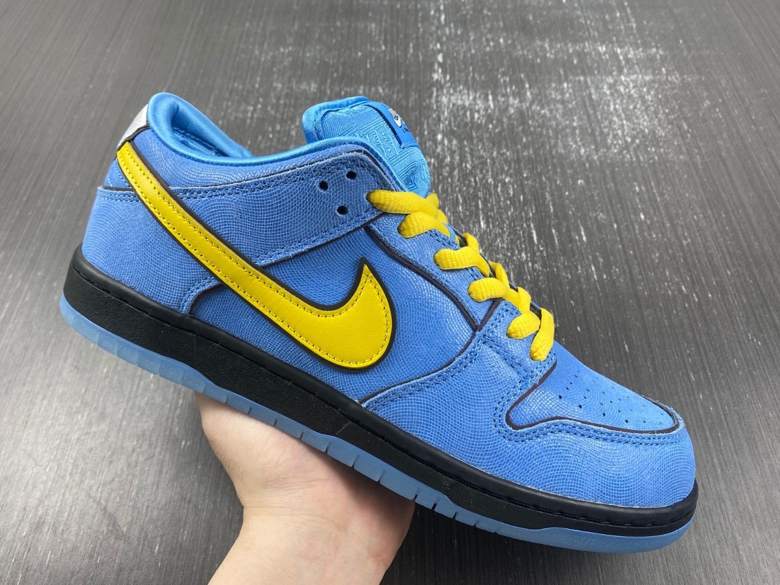 Powerpuff Girls x Nike SB Dunk Low "Bubbles" FZ8320-400