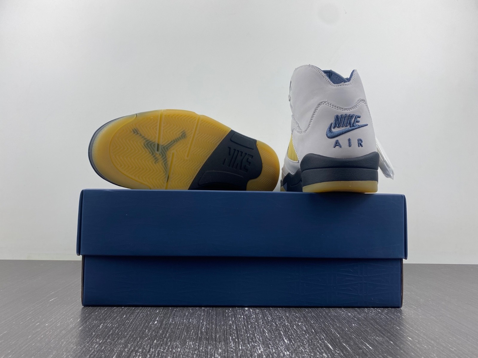 A Ma Maniere x Air Jordan 5 Diffused Blue FZ5758-004