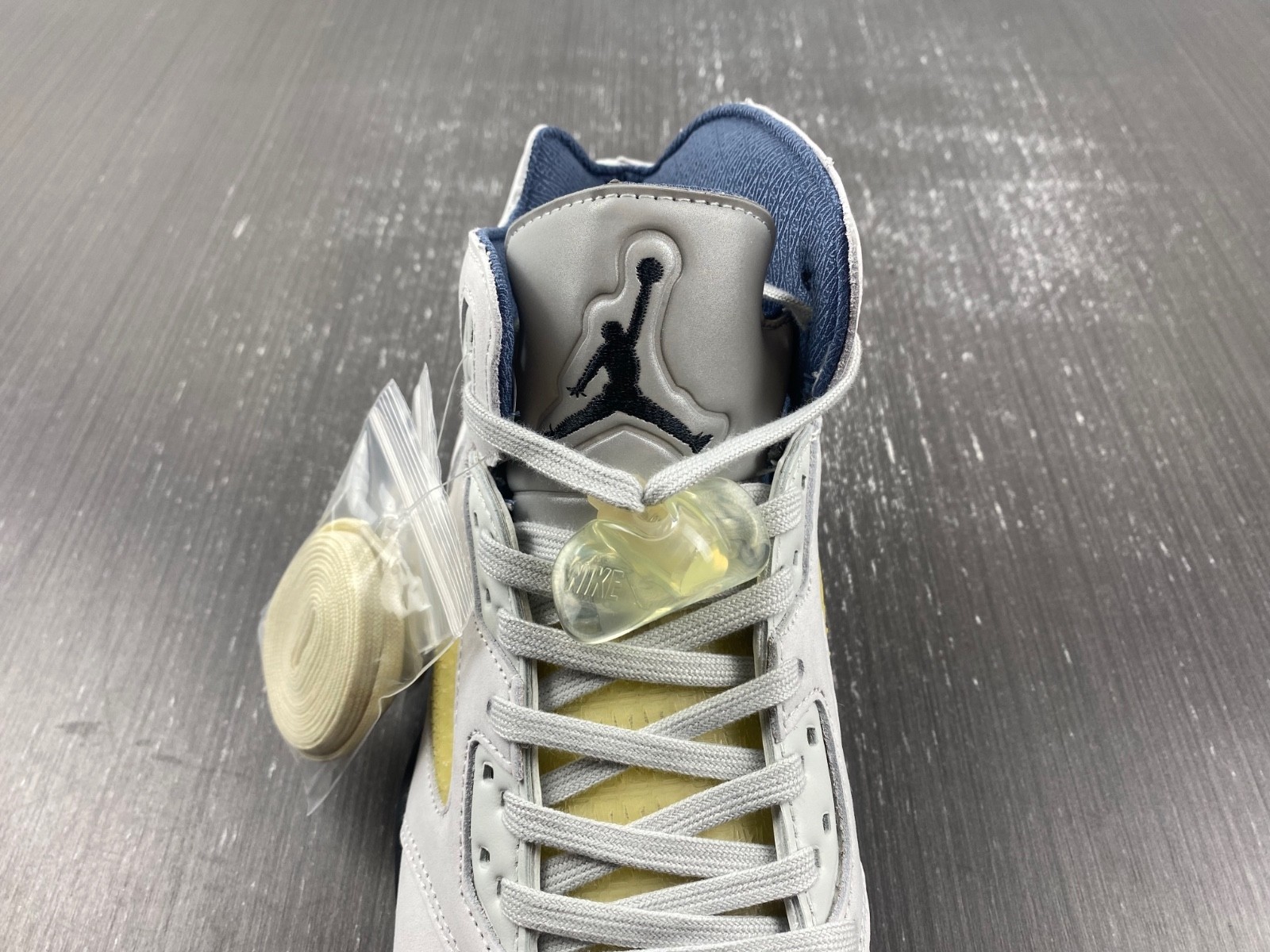 A Ma Maniere x Air Jordan 5 Diffused Blue FZ5758-004