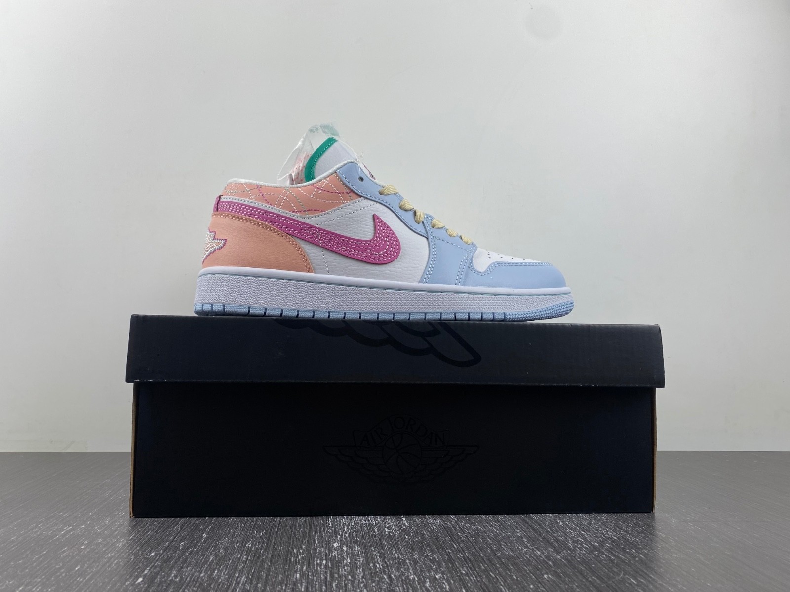 (WMNS) Air Jordan 1 Low