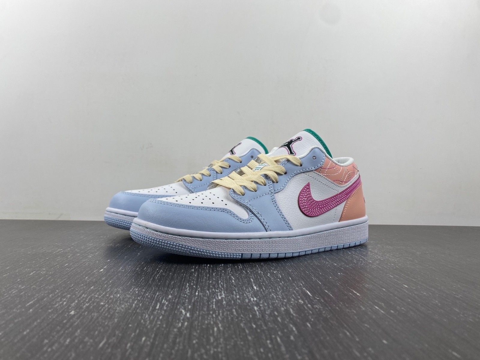 (WMNS) Air Jordan 1 Low