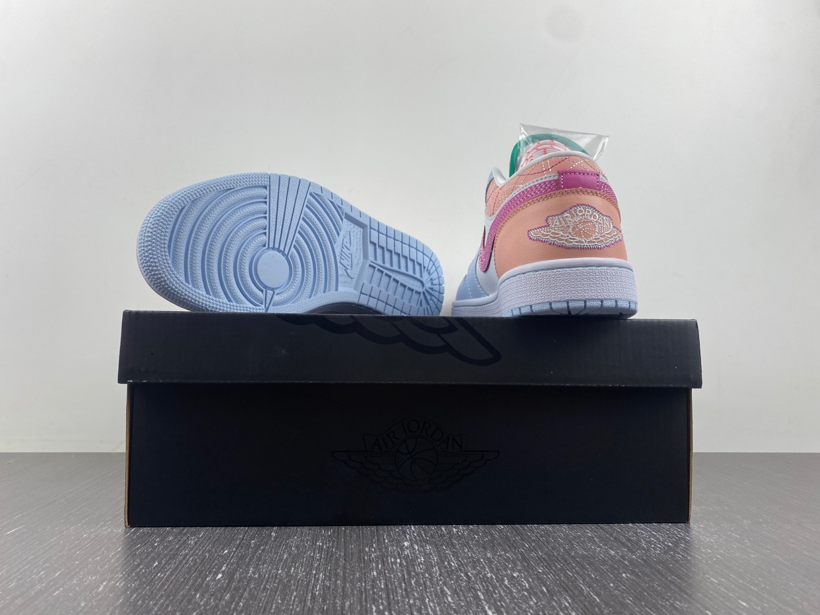(WMNS) Air Jordan 1 Low