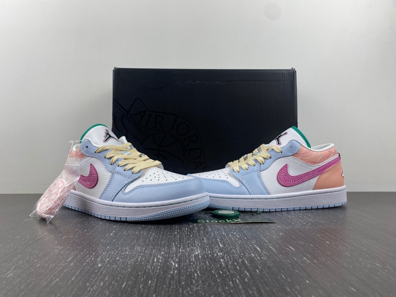 (WMNS) Air Jordan 1 Low