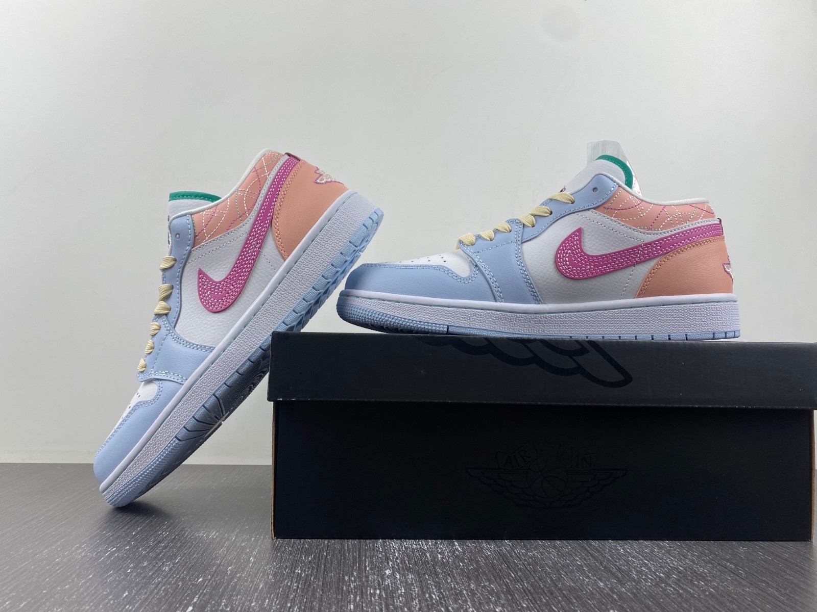 (WMNS) Air Jordan 1 Low