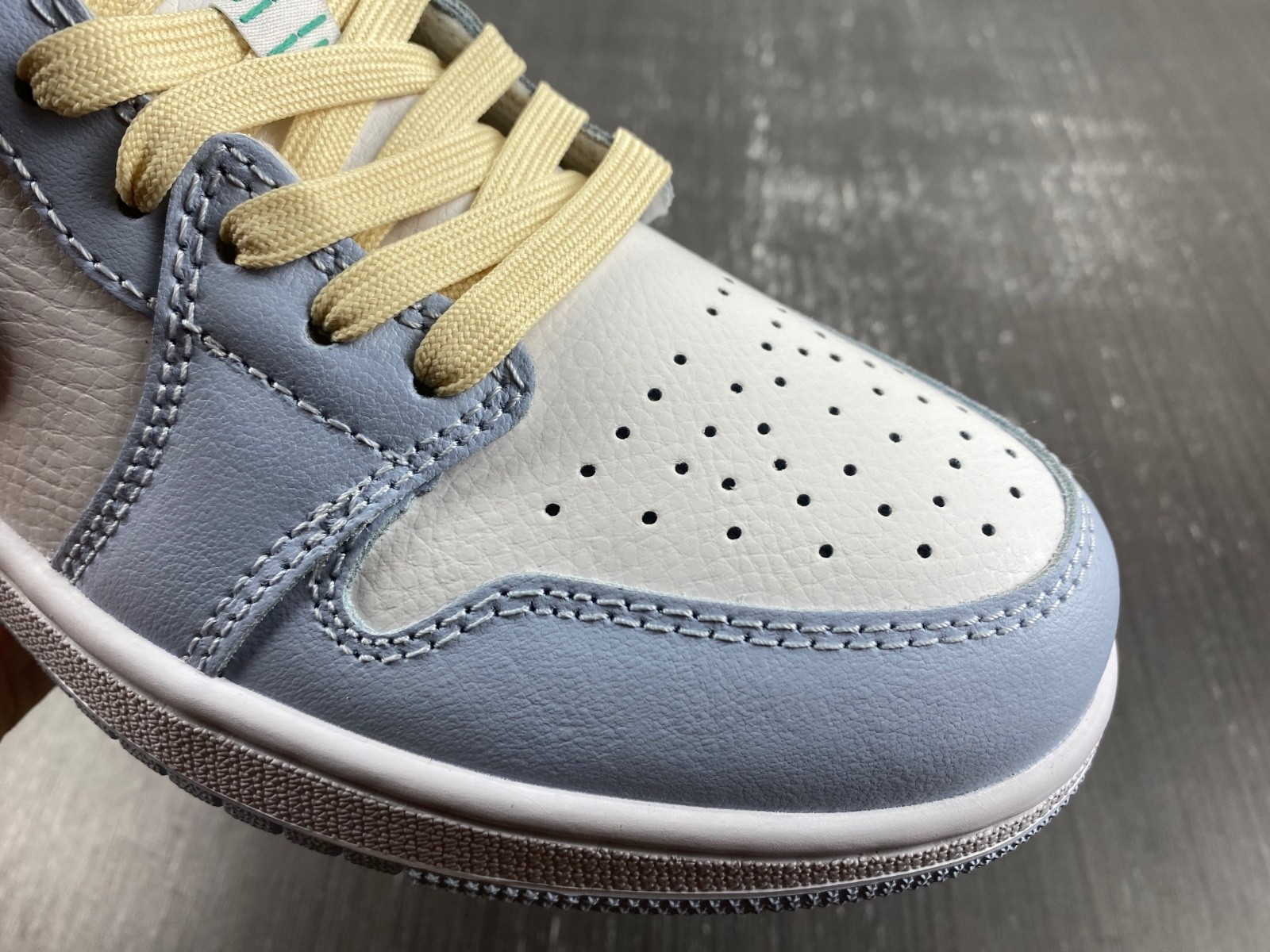 (WMNS) Air Jordan 1 Low