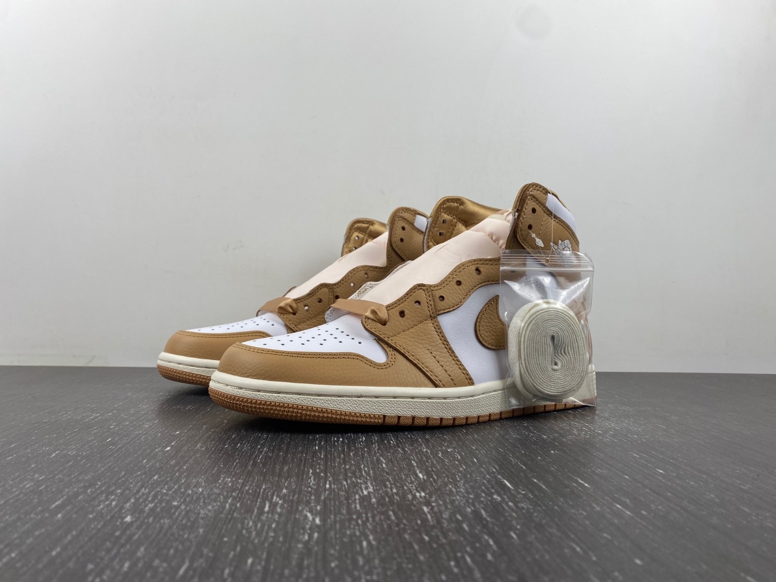Air Jordan 1 Praline WMNS FN6622-201