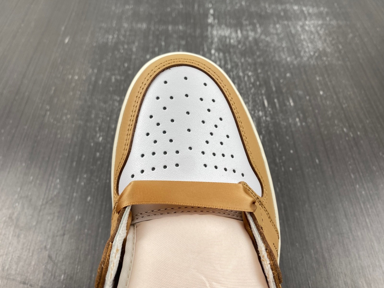 Air Jordan 1 Praline WMNS FN6622-201