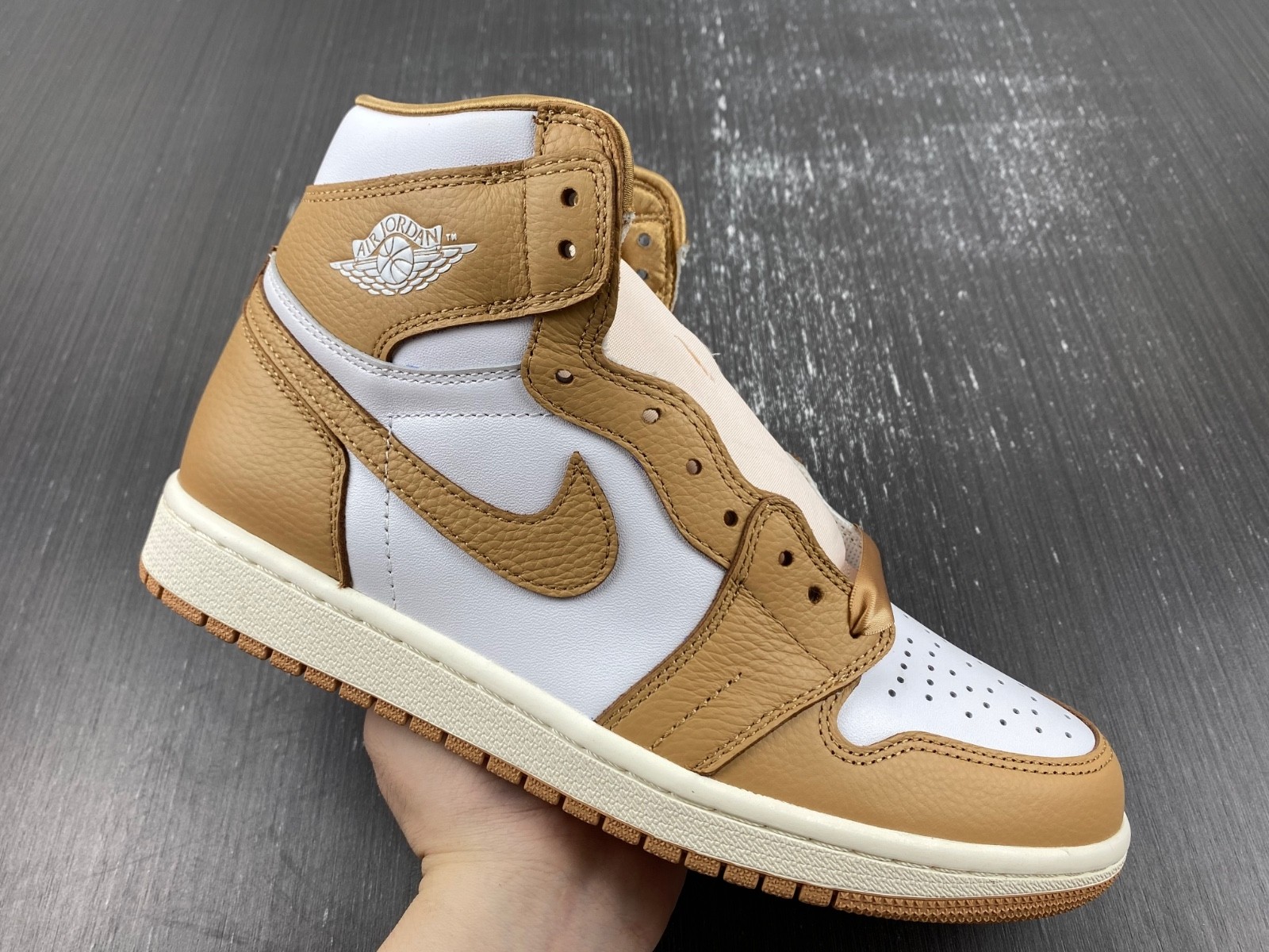 Air Jordan 1 Praline WMNS FN6622-201