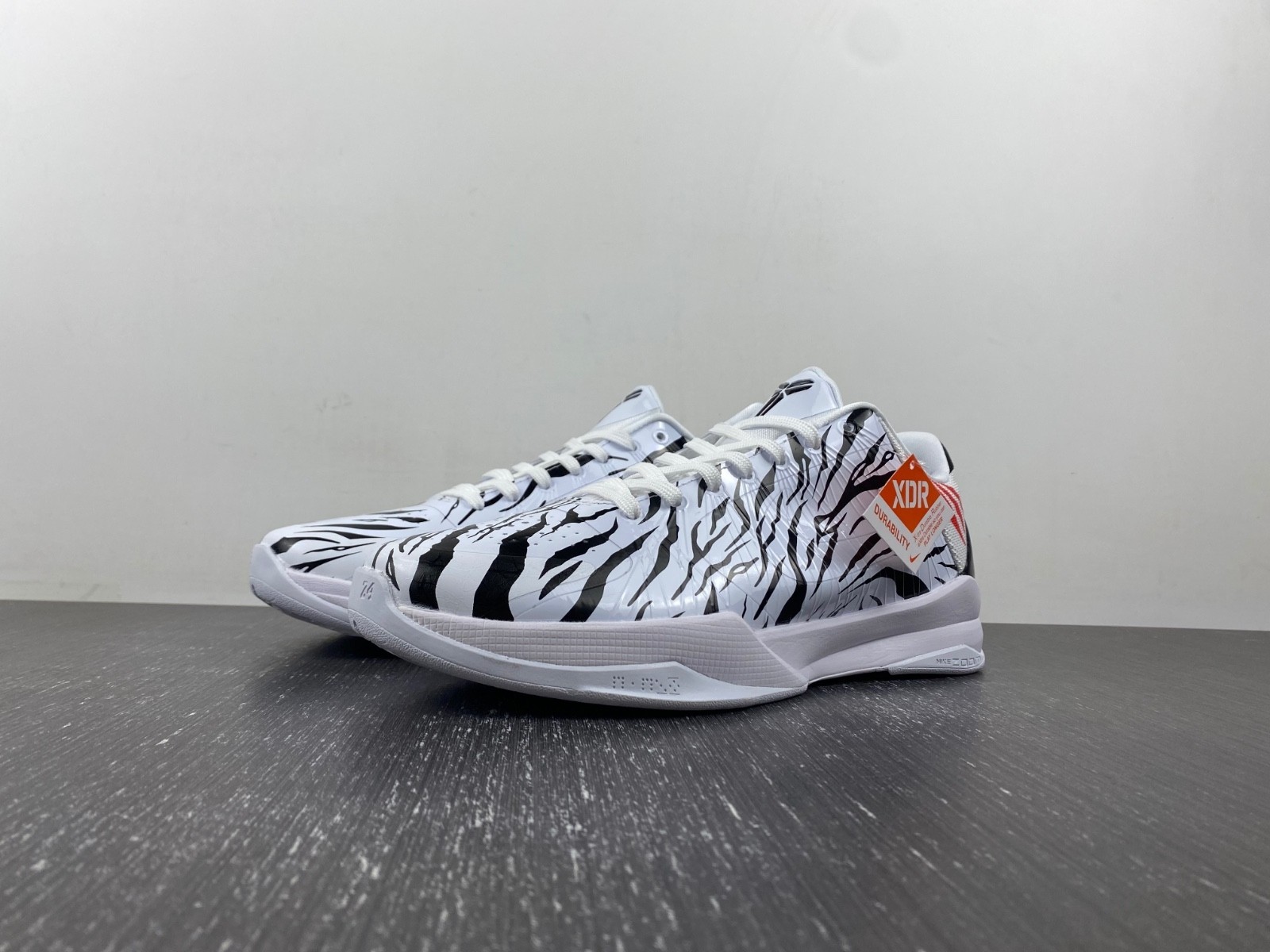 UNDEFEATED x Kobe 5 Protro DB4796-556