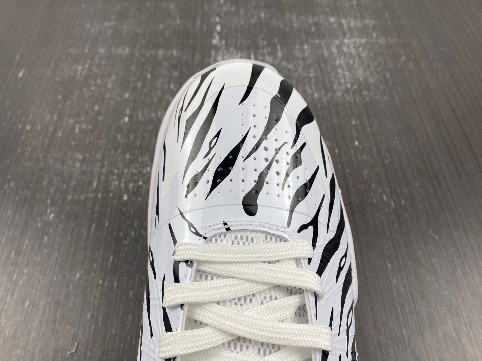 UNDEFEATED x Kobe 5 Protro DB4796-556