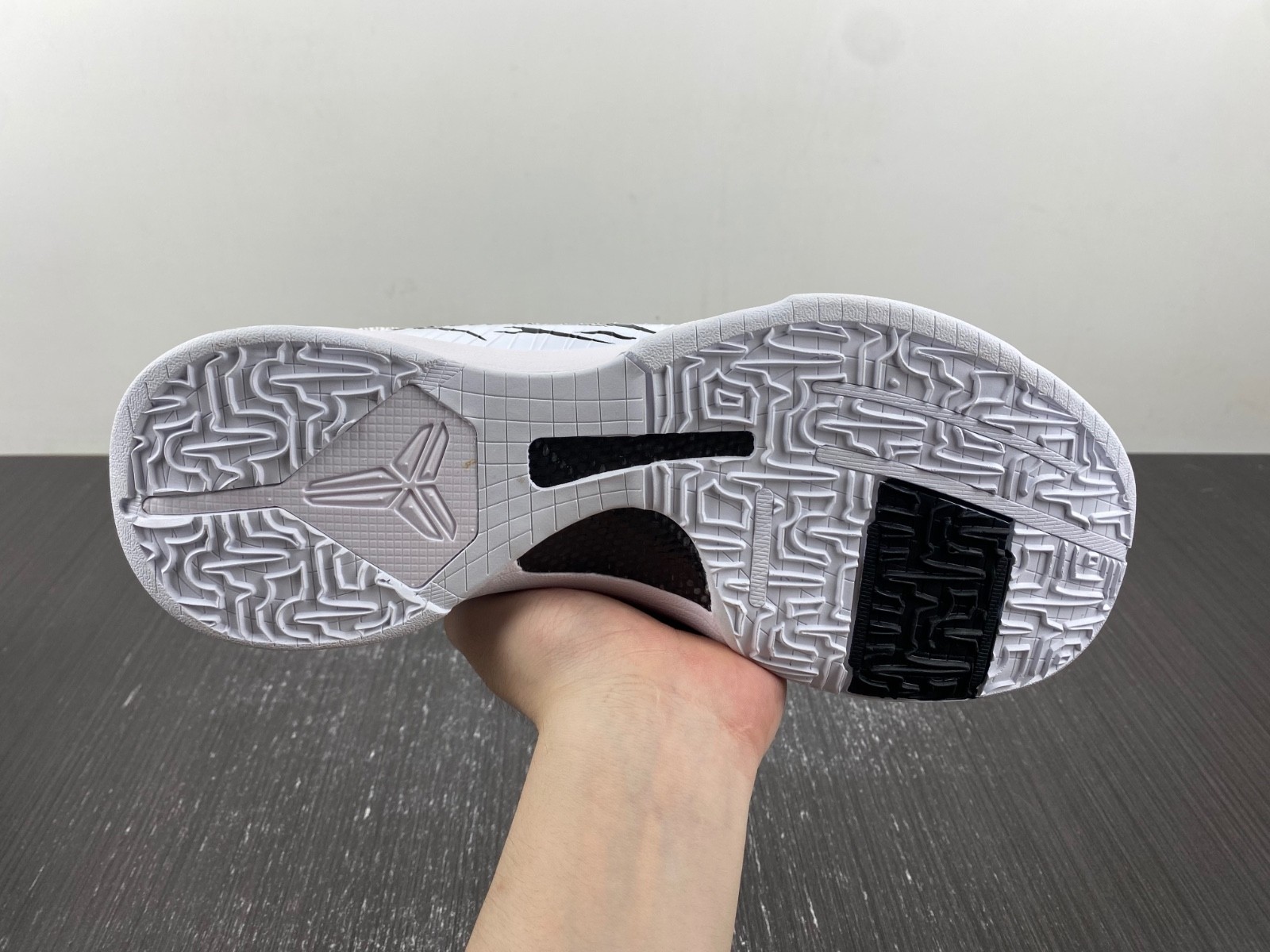 UNDEFEATED x Kobe 5 Protro DB4796-556