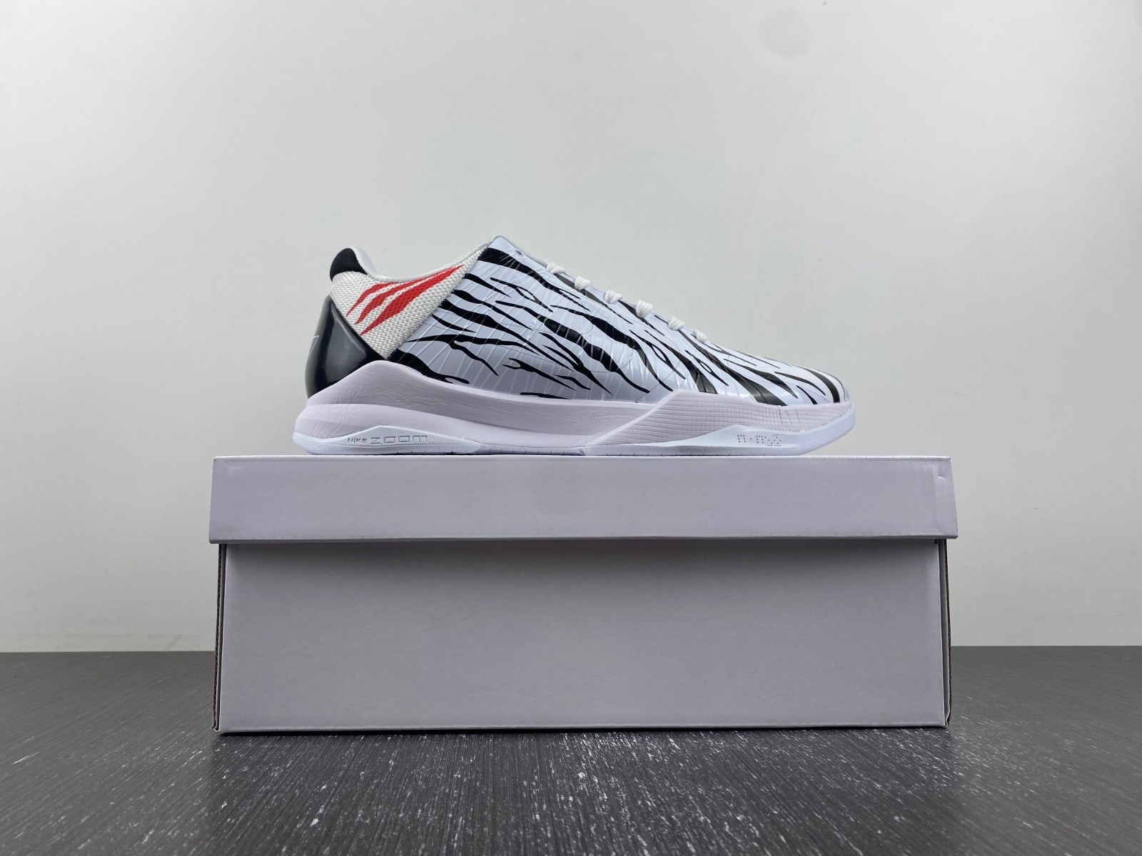 UNDEFEATED x Kobe 5 Protro DB4796-556