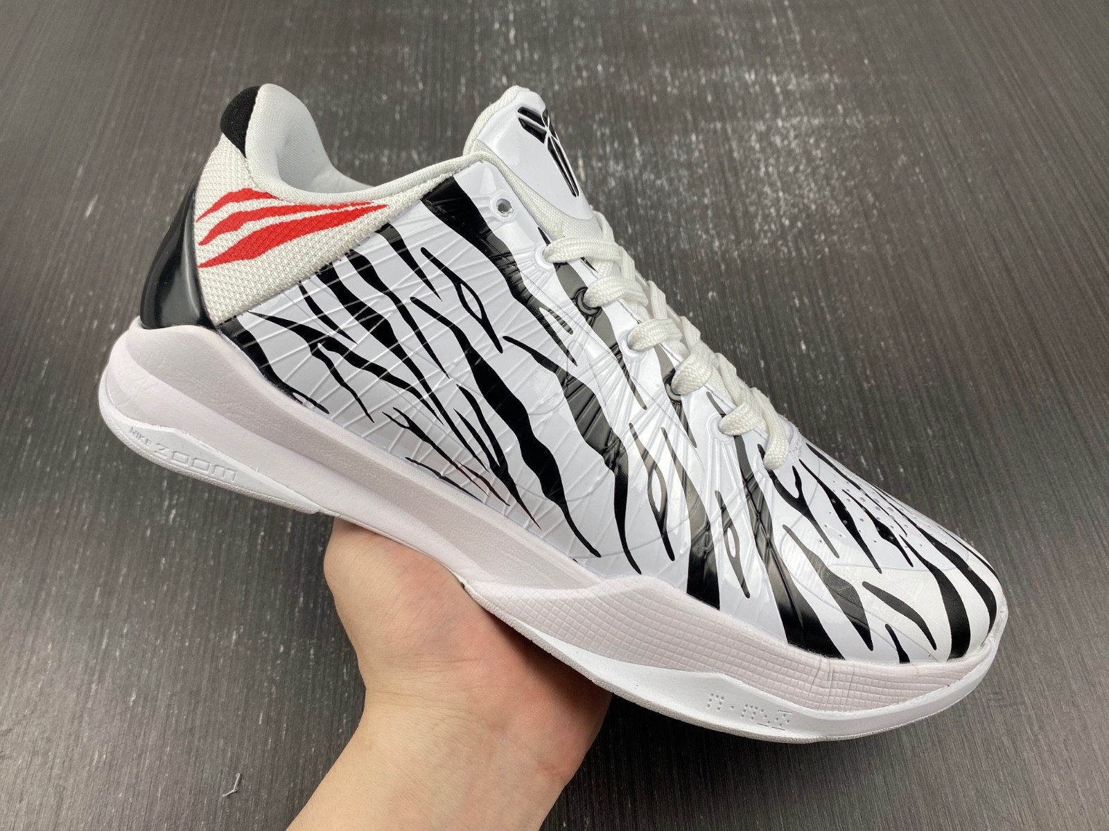 UNDEFEATED x Kobe 5 Protro DB4796-556