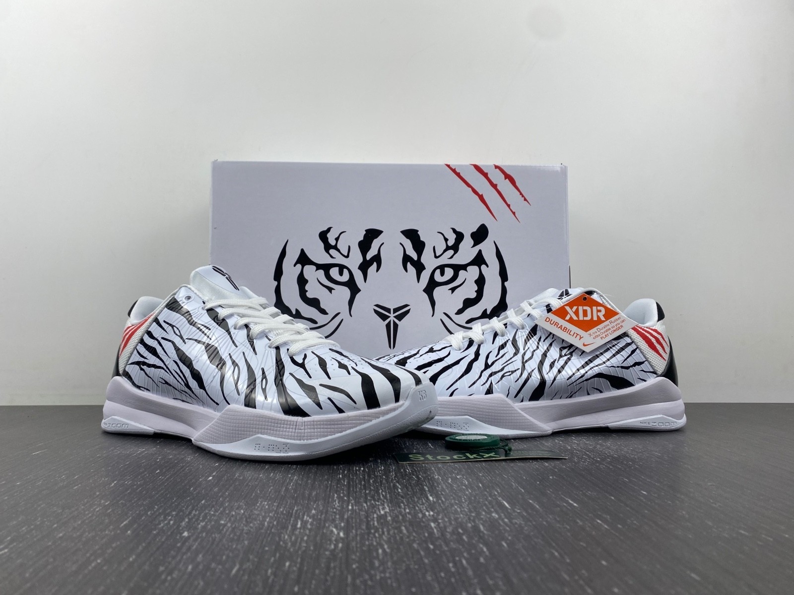 UNDEFEATED x Kobe 5 Protro DB4796-556