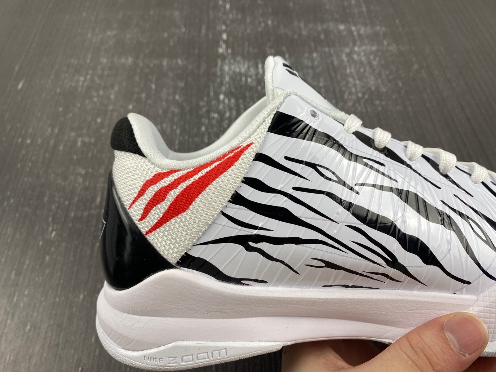 UNDEFEATED x Kobe 5 Protro DB4796-556