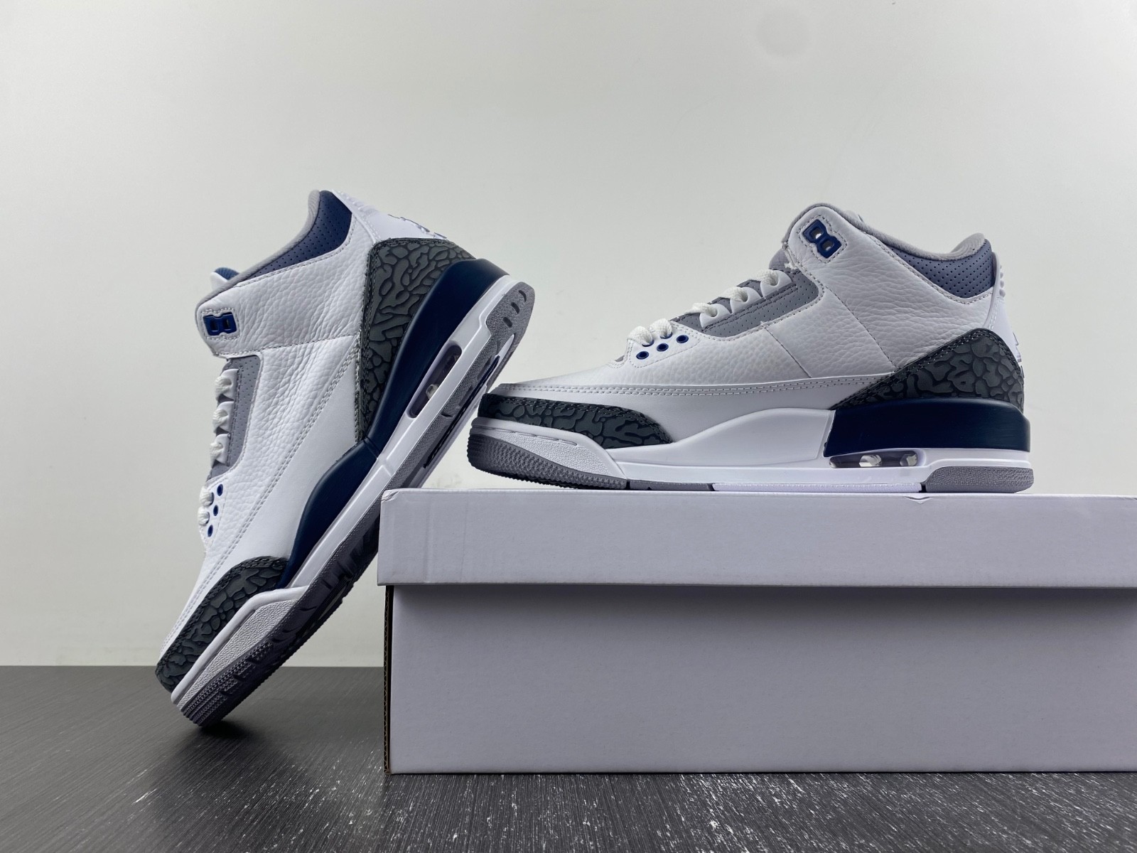 Air Jordan 3 “White/Navy” CT8532-140