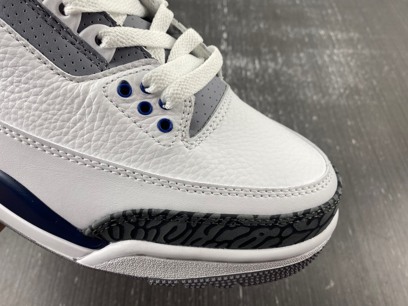 Air Jordan 3 “White/Navy” CT8532-140