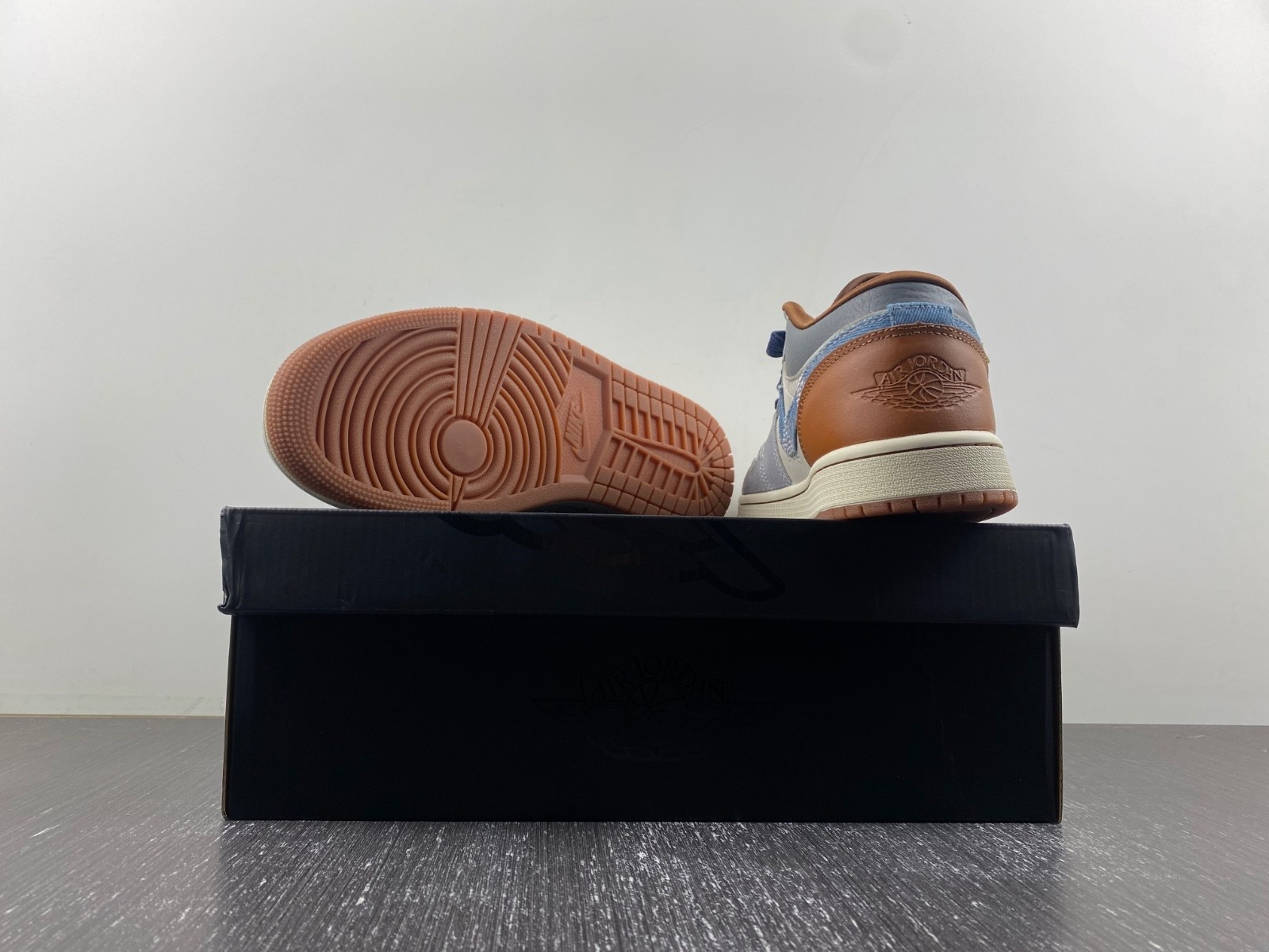 Air Jordan 1 Low SE ”Repaired Denim“ FZ5042-041