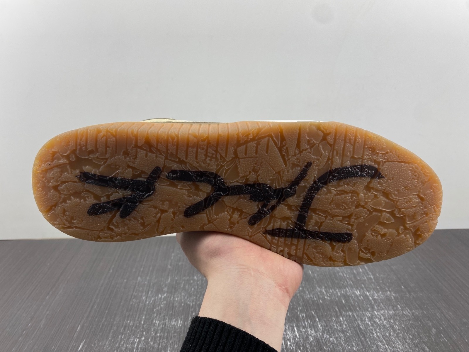 AJ1 Travis Scott x Jordan Cut The Check FZ8117-100
