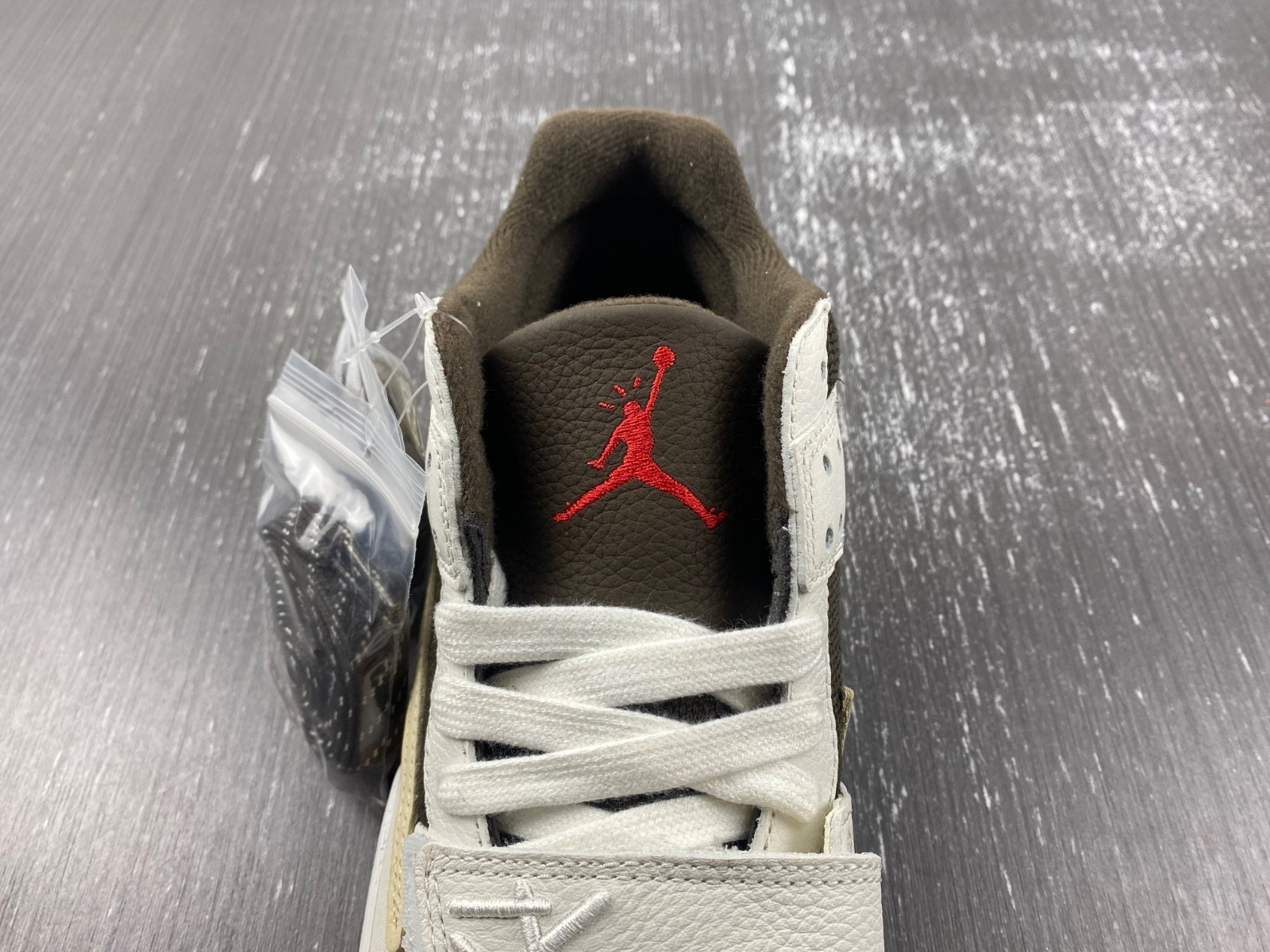 AJ1 Travis Scott x Jordan Cut The Check FZ8117-100