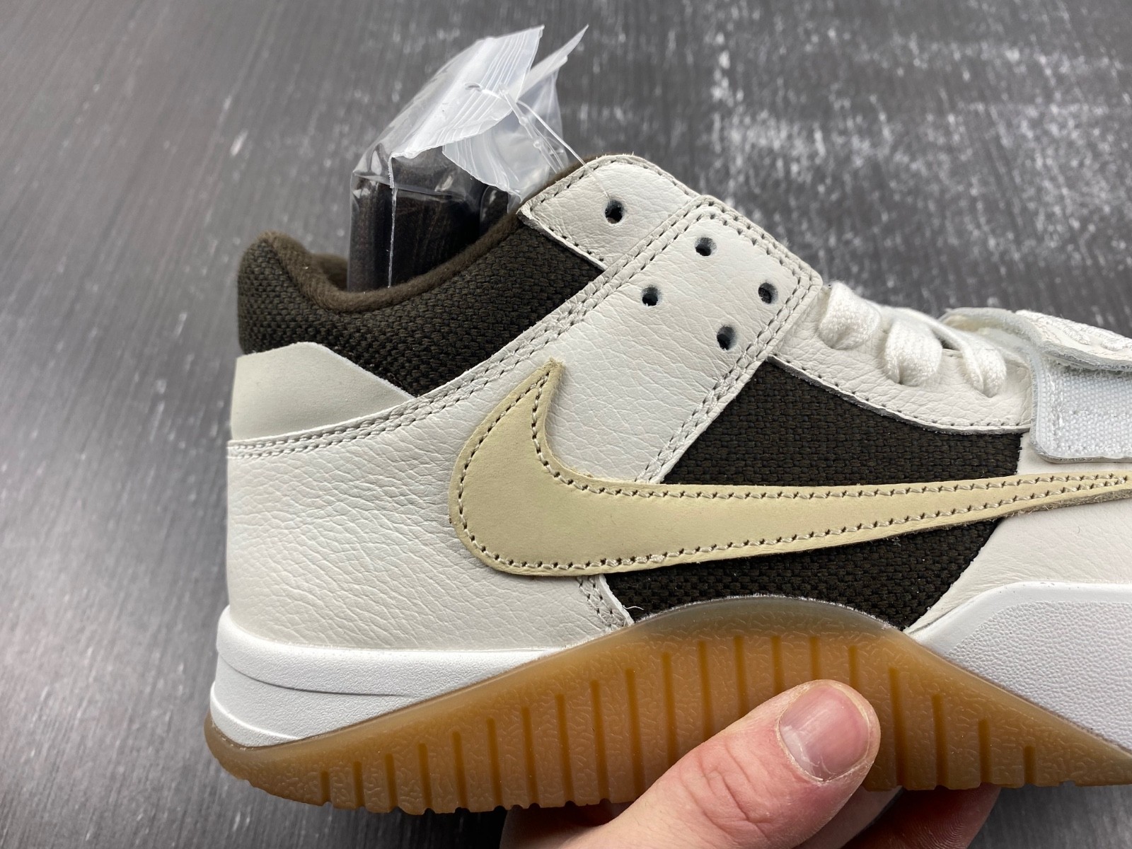 AJ1 Travis Scott x Jordan Cut The Check FZ8117-100