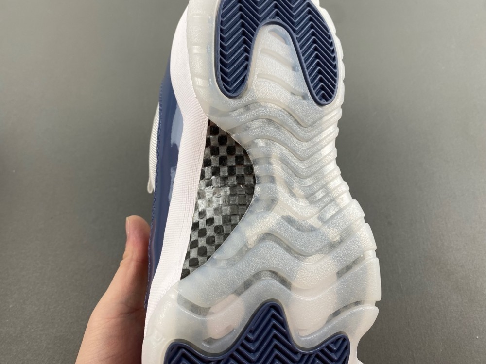 AIR JORDAN 11 LOW “DIFFUSED BLUE” FV5104-104