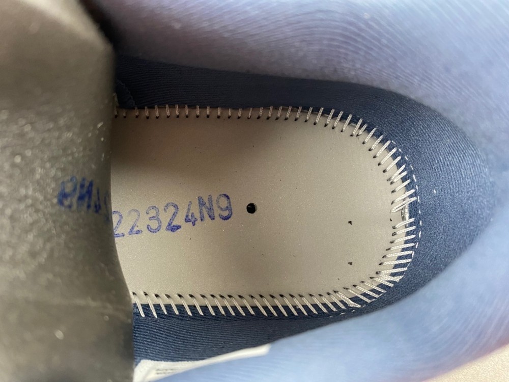 AIR JORDAN 11 LOW “DIFFUSED BLUE” FV5104-104