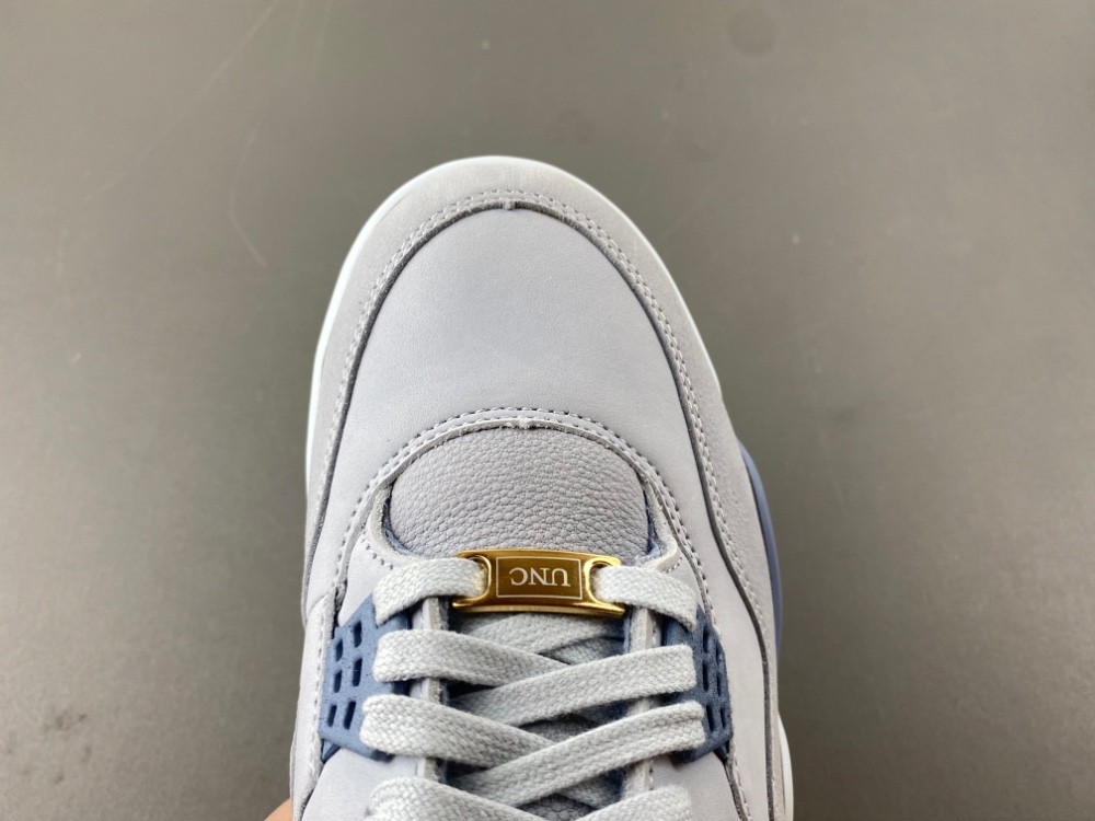 Air Jordan 4 Retro NCAA UNC Tarheels PE (2025) HV9204-407