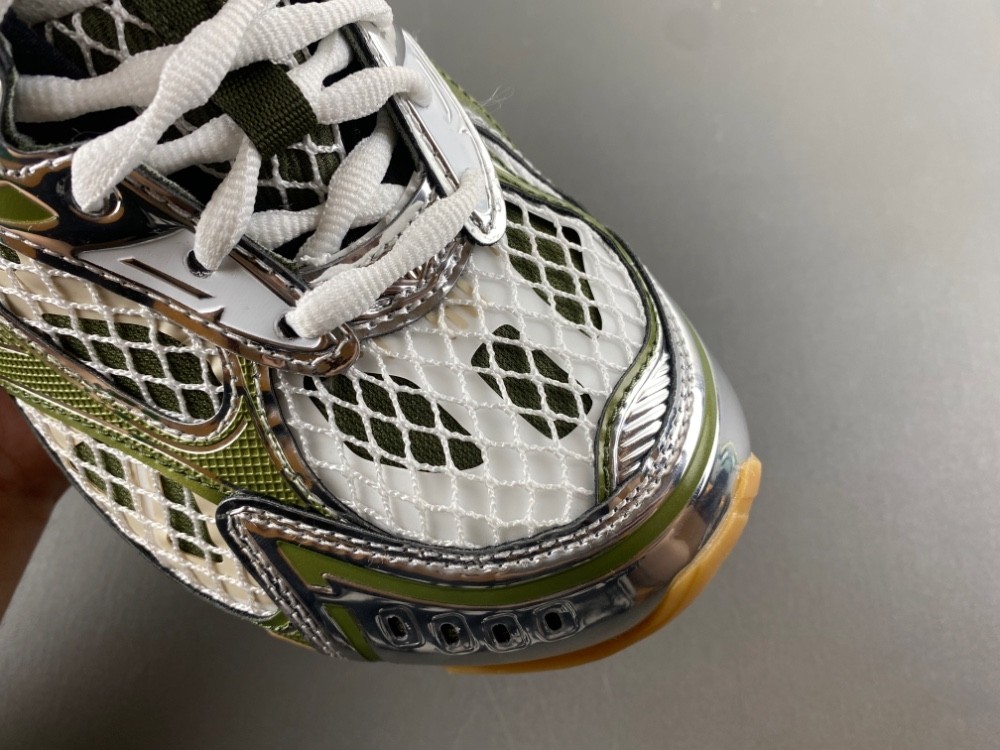 Bo*te*ga Ve*ne*ta Orbit Sneaker In Cream - Mud & White 741357 V2X40 2848