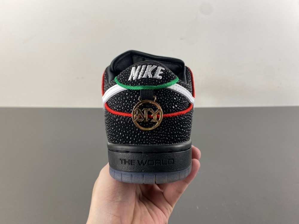 Nike SB Dunk Low Bronx Girls Skate Men