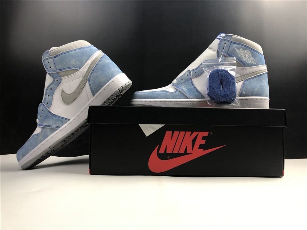 Air Jordan 1 ”Hype Royal“ 555088-402
