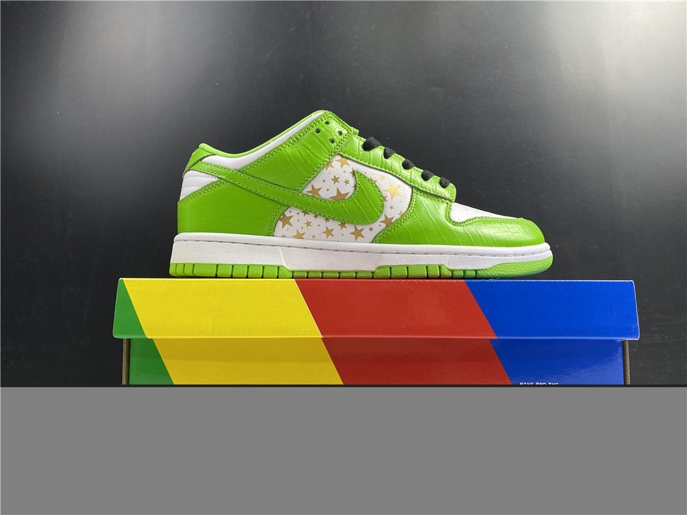 S*p*e x Nike SB Dunk Low DH3228-101