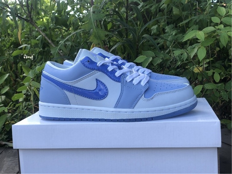 Air Jordan 1 Low Mighty Swooshers DM5442-040