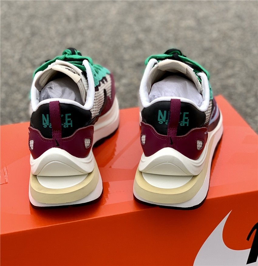 Nike Vaporwaffle sacai Villain Red Neptune Green DD3035-200