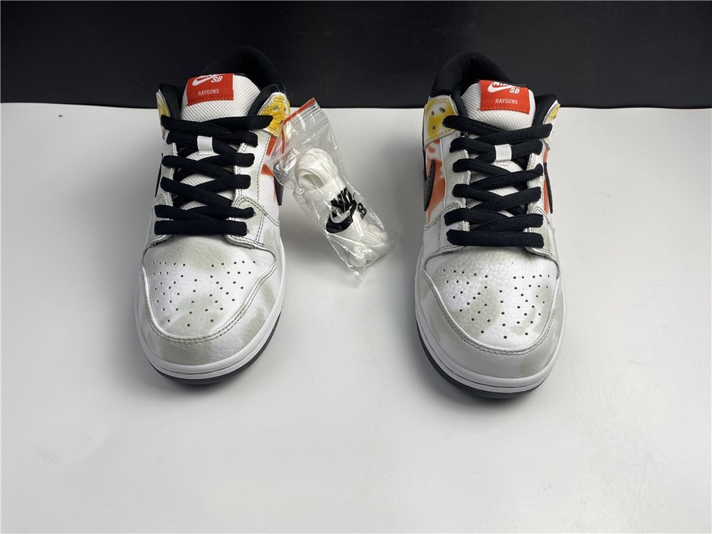 Nike SB Dunk Low“Raygun” BQ6832-101