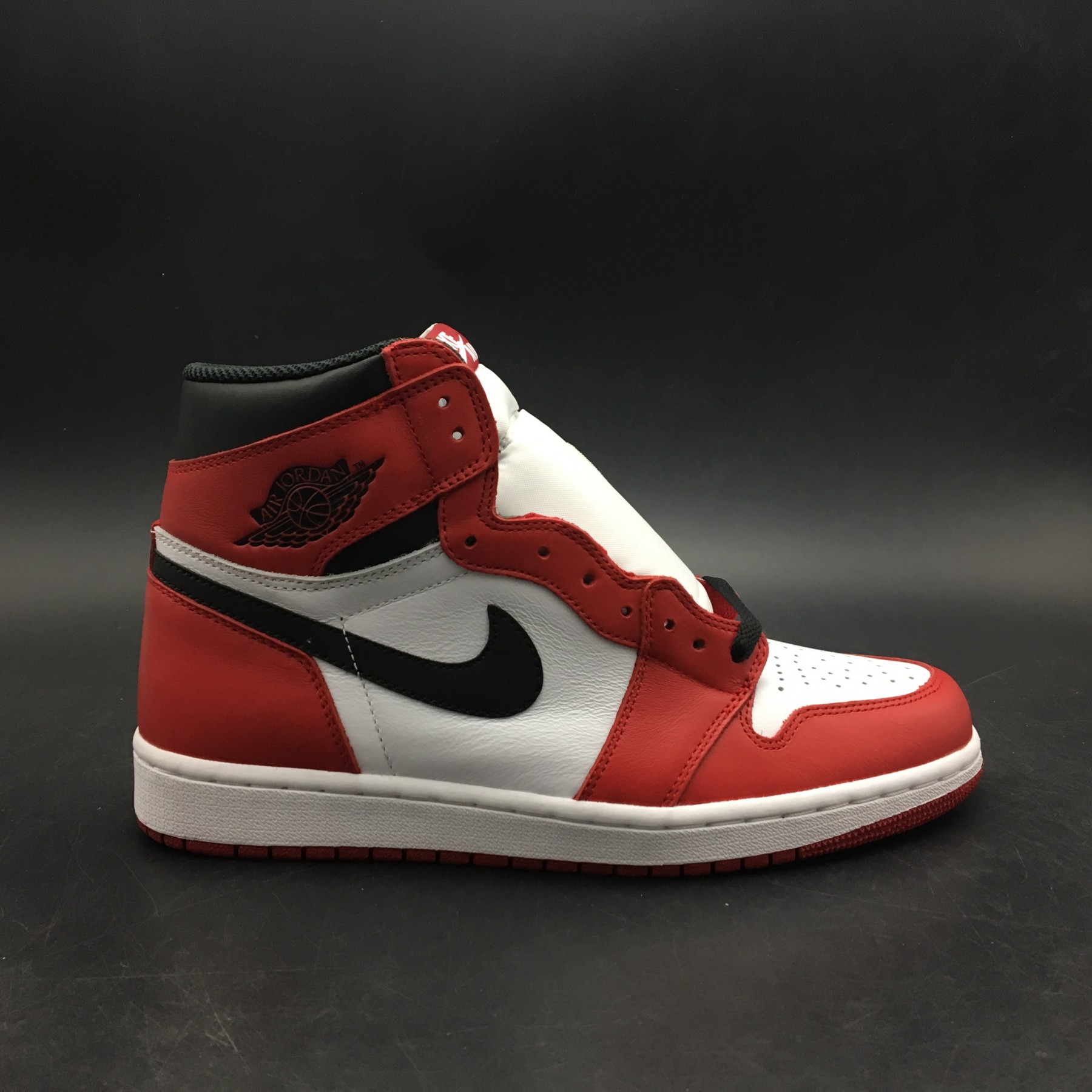 Air Jordan 1 Retro High OG Chicago Red 555088-101