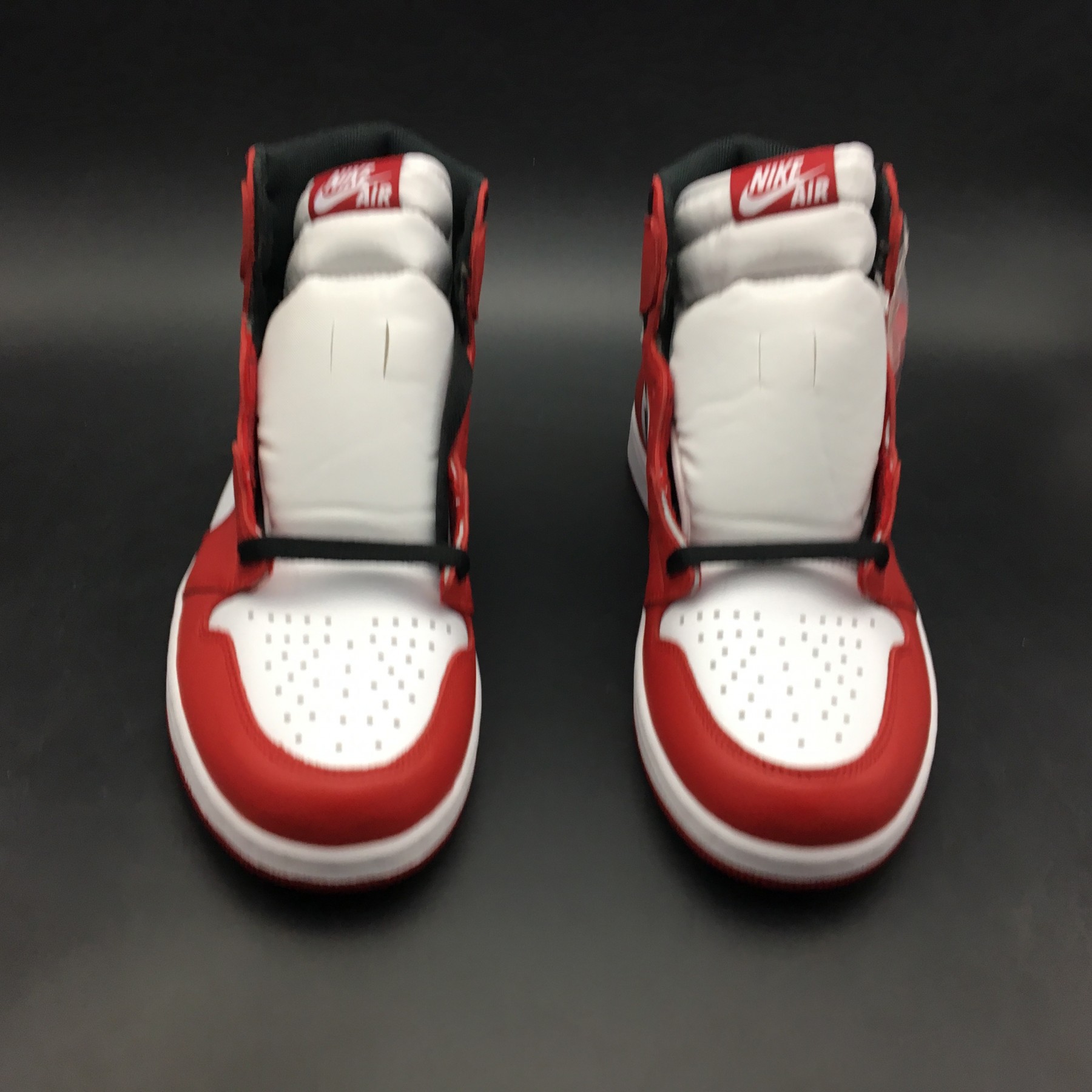 Air Jordan 1 Retro High OG Chicago Red 555088-101