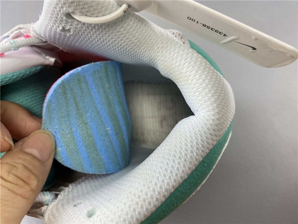 Air Jordan 13 GS “Aurora Green” 439358-100