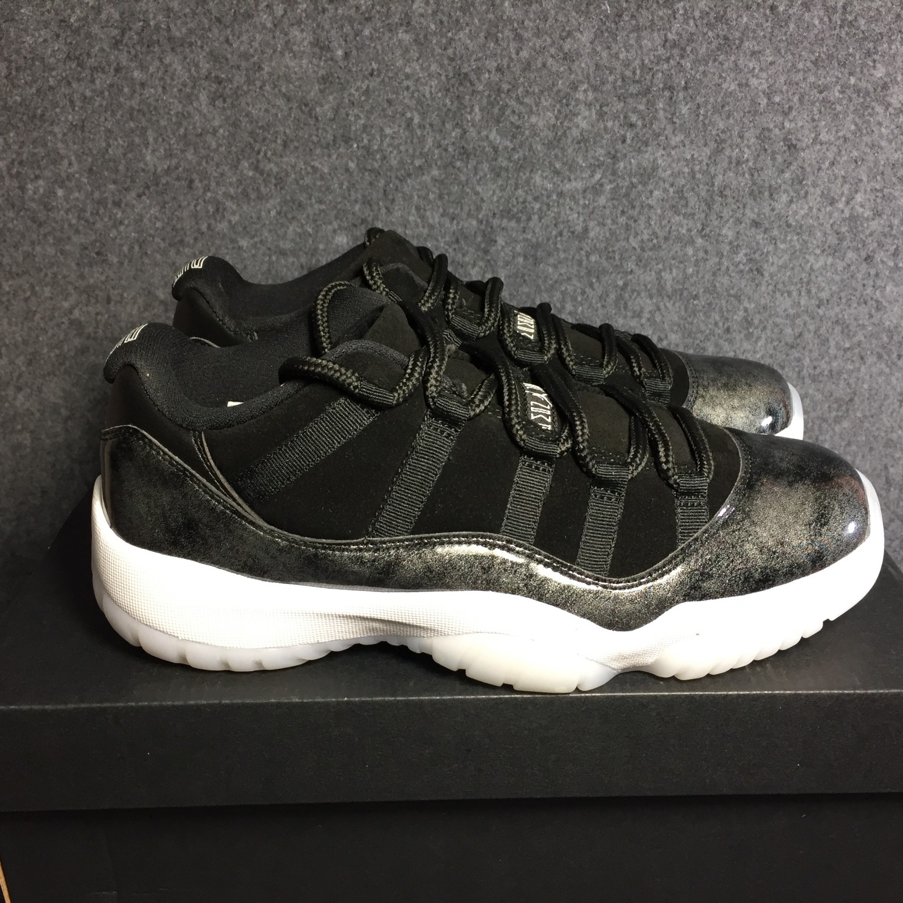 AIR JORDAN 11 RETRO LOW BG "BARON" 528895-010